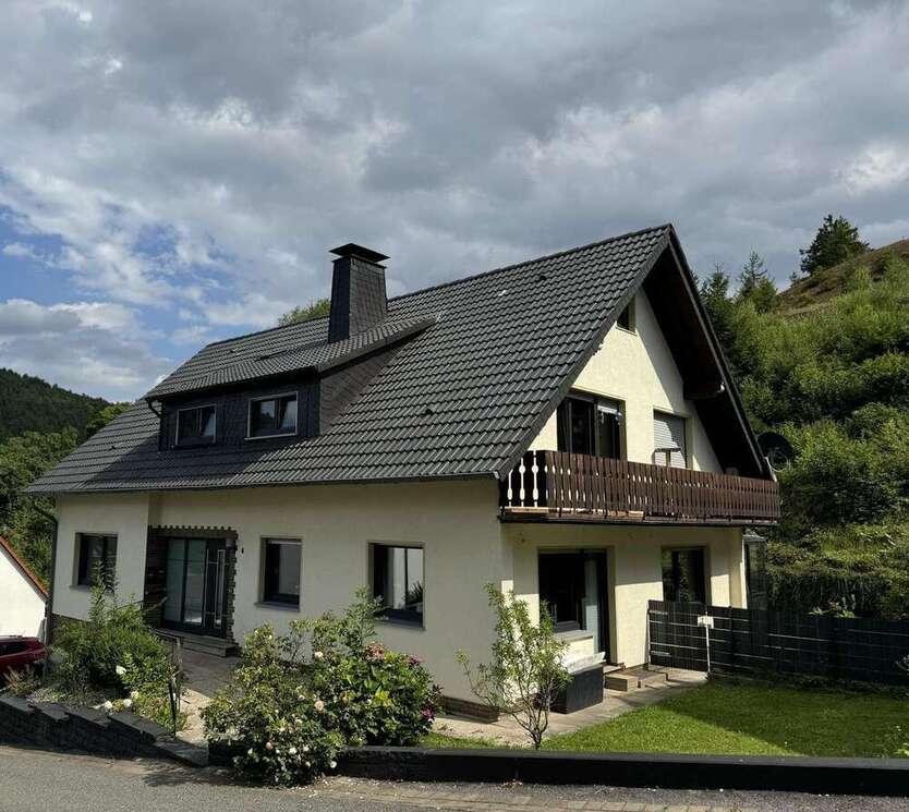 Haus zum Kaufen in Marsberg 390.000 € 250 m²