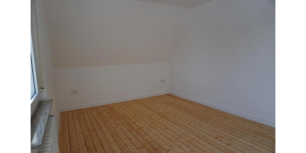 Helle 4-Zimmer-Dachgeschosswohnung 4 zimmer