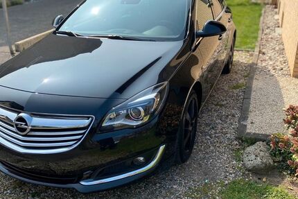Opel Insignia 182.000 km 7.299 &euro; Salzkotten 33154