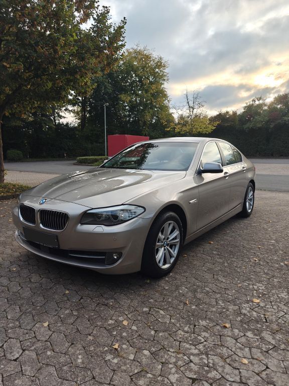 BMW 528 144.000 km 12.490 € Brakel 33034