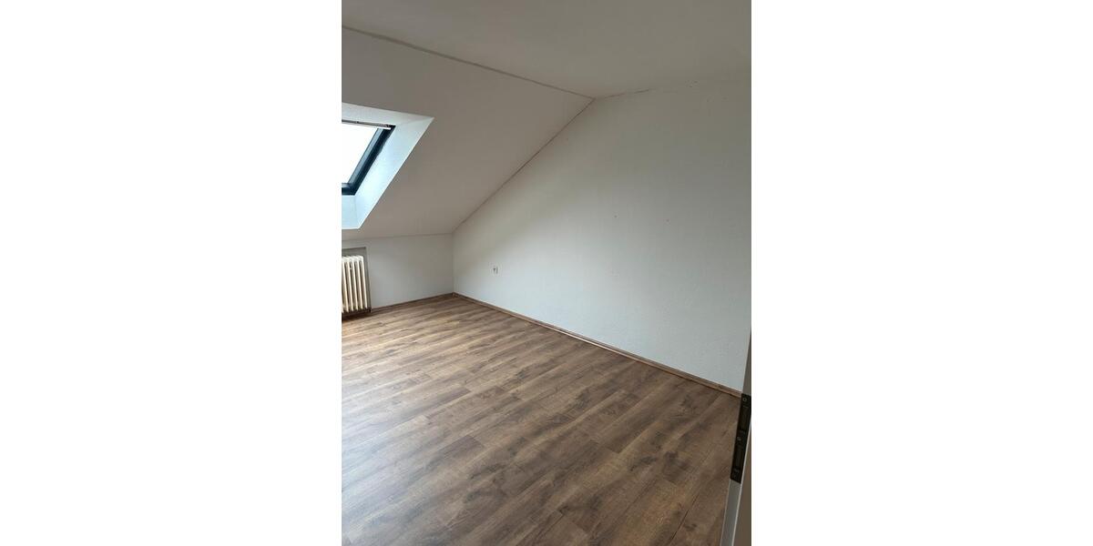 Schöne Helle Dachgeschosswohnung 3 zimmer