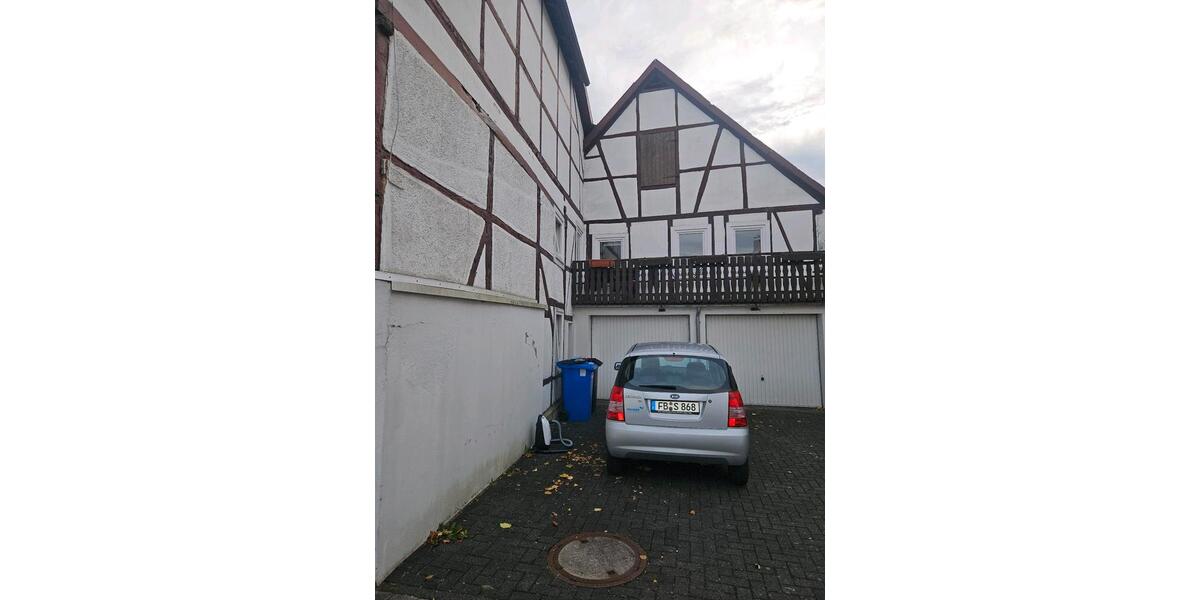 Renovierte Altbauhaushälfte mit Garage und Balkon 6 zimmer