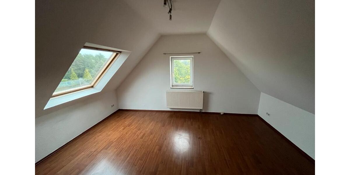 Dachgeschoßwohnung Hövelhof - 3 Zimmer, 100 m&sup2;, 1.150&euro; | Angebot:24866567