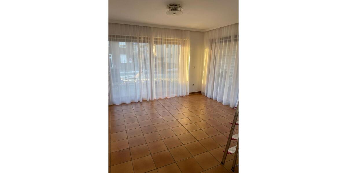 Erdgeschoßwohnung Brakel - 6 Zimmer, 150 m&sup2;, 1.425&euro; | Angebot:25922807