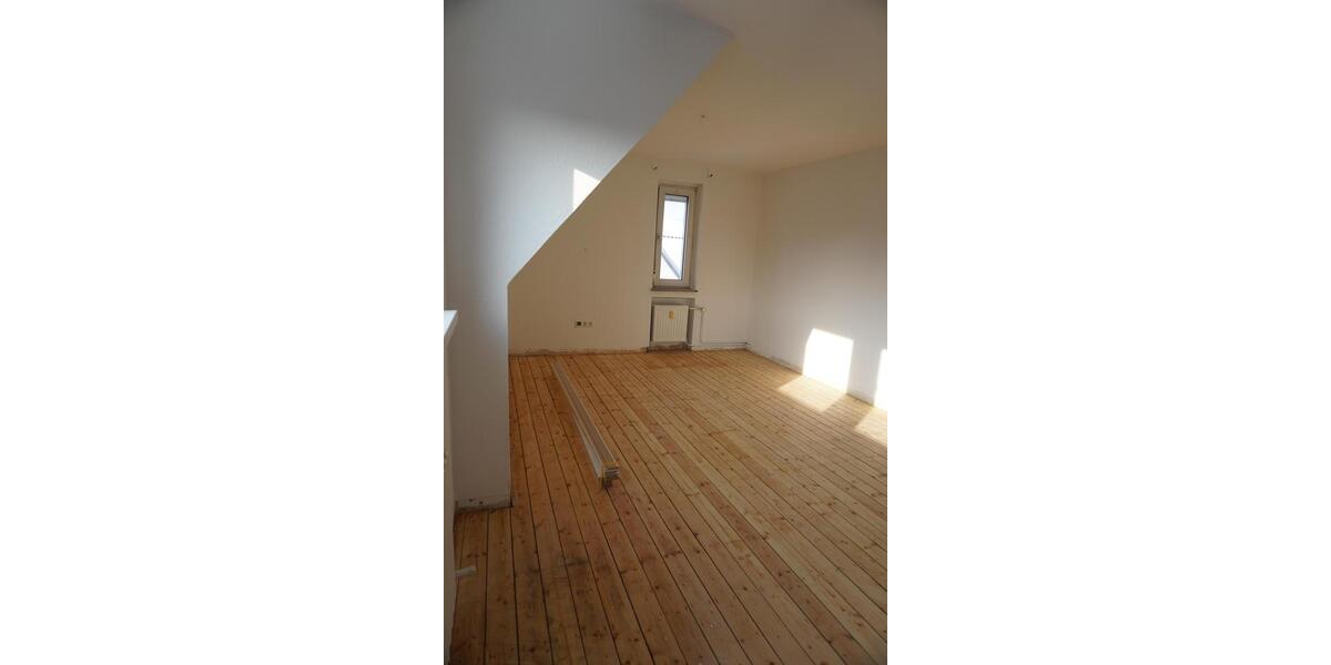 Helle 4-Zimmer-Dachgeschosswohnung 4 zimmer