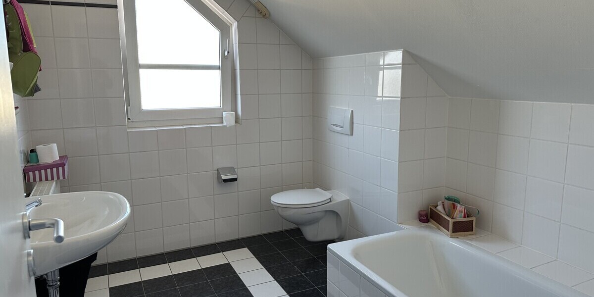 Moderne DHH · sehr gepflegt · werthaltig · zurzeit vermietet · ruhige Lage am Thunebach! - Doppelhaushälfte Bad Lippspringe | Angebot:24812631