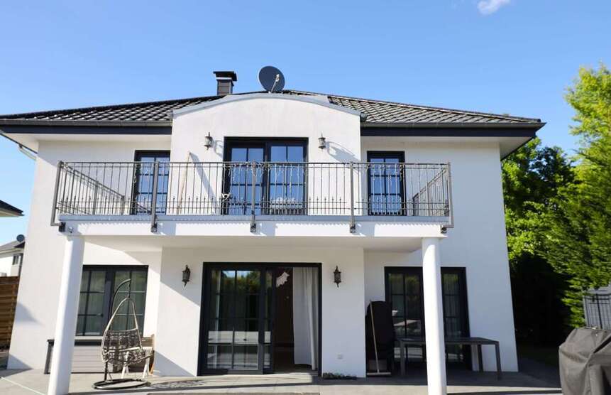 Haus zum Kaufen in Leopoldshöhe 669.000 € 203 m²
