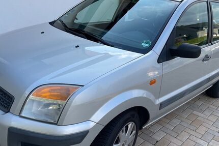 Ford Fusion 140.000 km 3.950 &euro; Büren 33142