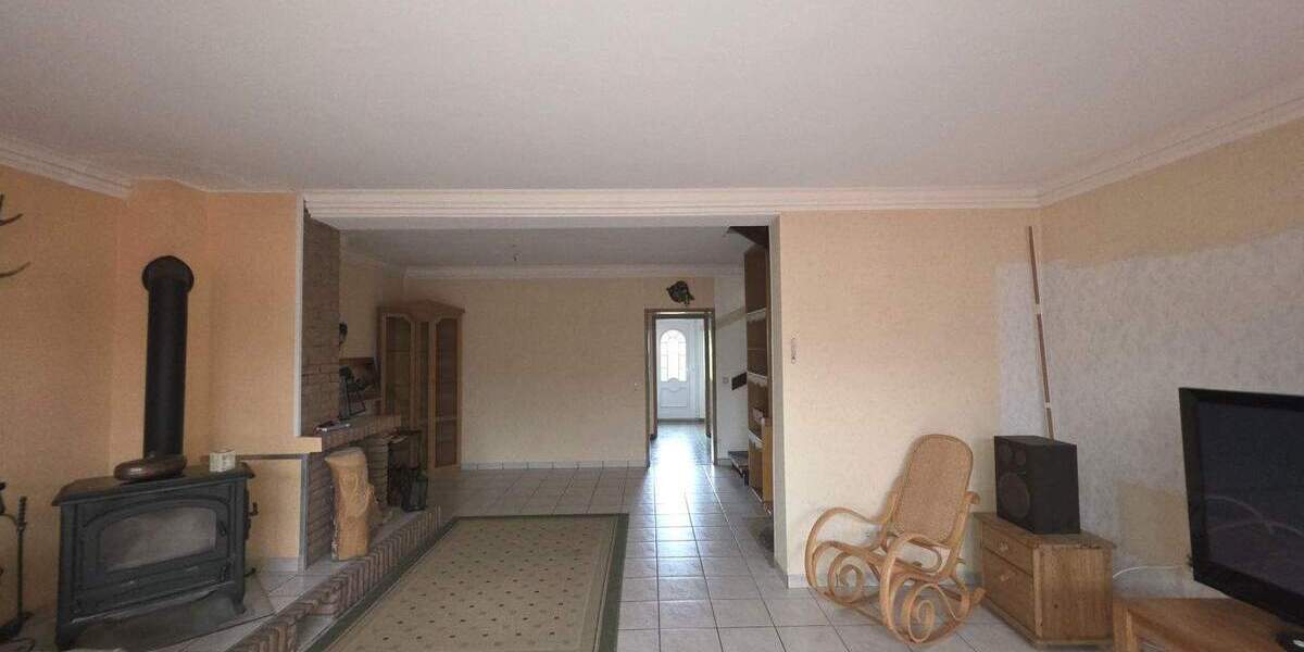 *Charmantes Reihenmittelhaus mit Potenzial in begehrter Lage von Elsen* 4 zimmer