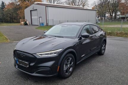 Ford Mustang Mach-E 14.000 km 31.950 € Schlangen 33189