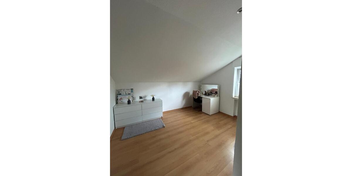 Dachgeschoßwohnung Bad Lippspringe - 3 Zimmer, 72 m&sup2;, 890&euro; | Angebot:27609642
