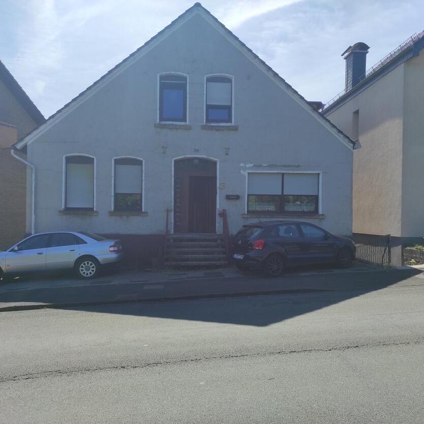 Zwei plus Achtfamilienhaus