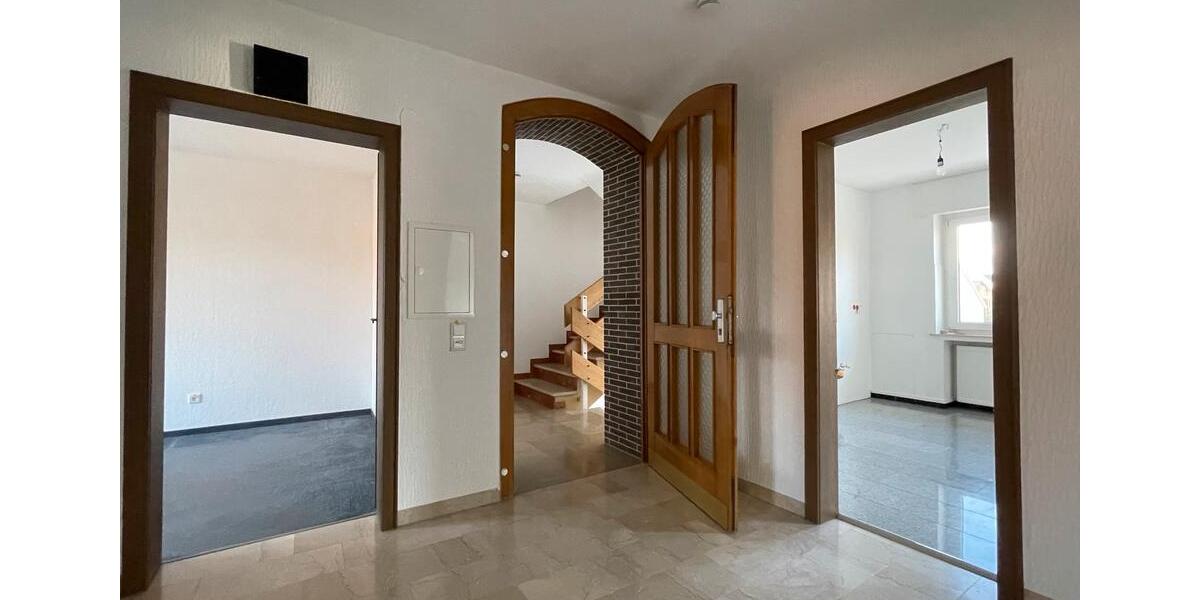 Etagenwohnung Salzkotten - 2 Zimmer, 90 m&sup2;, 650&euro; | Angebot:25403020