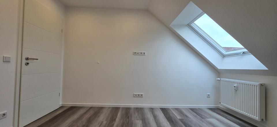 4 Zimmer- Dachgeschoss inklusive Pkw Stellplatz zu Verkaufen 4 zimmer