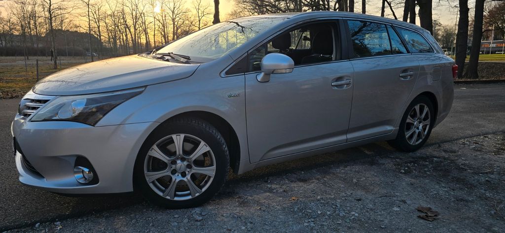 Toyota Avensis 157.000 km 8.599 &euro; Verl 33415