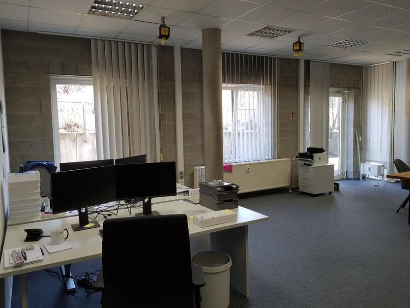 GILDE-Forum Detmold: 122 m² Büro, perfekt aufgeteilt u. mit eigener Zufahrt zimmer