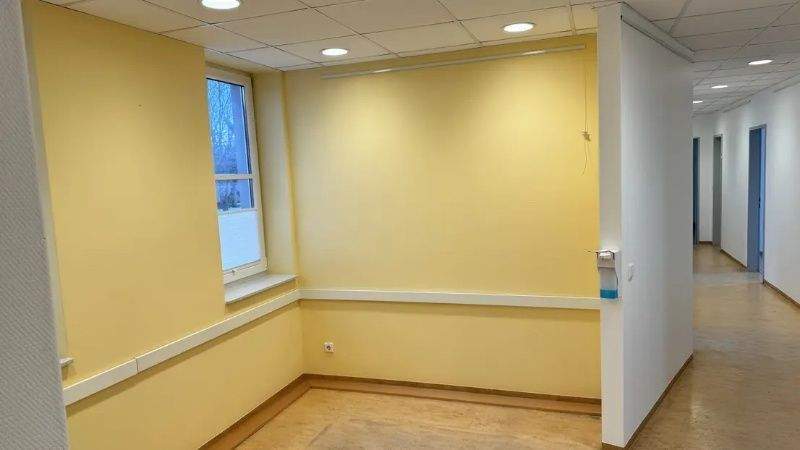 Gewerbeobjekt Paderborn Schloß Neuhaus - 8 Zimmer, 2.400&euro; | Angebot:25781126