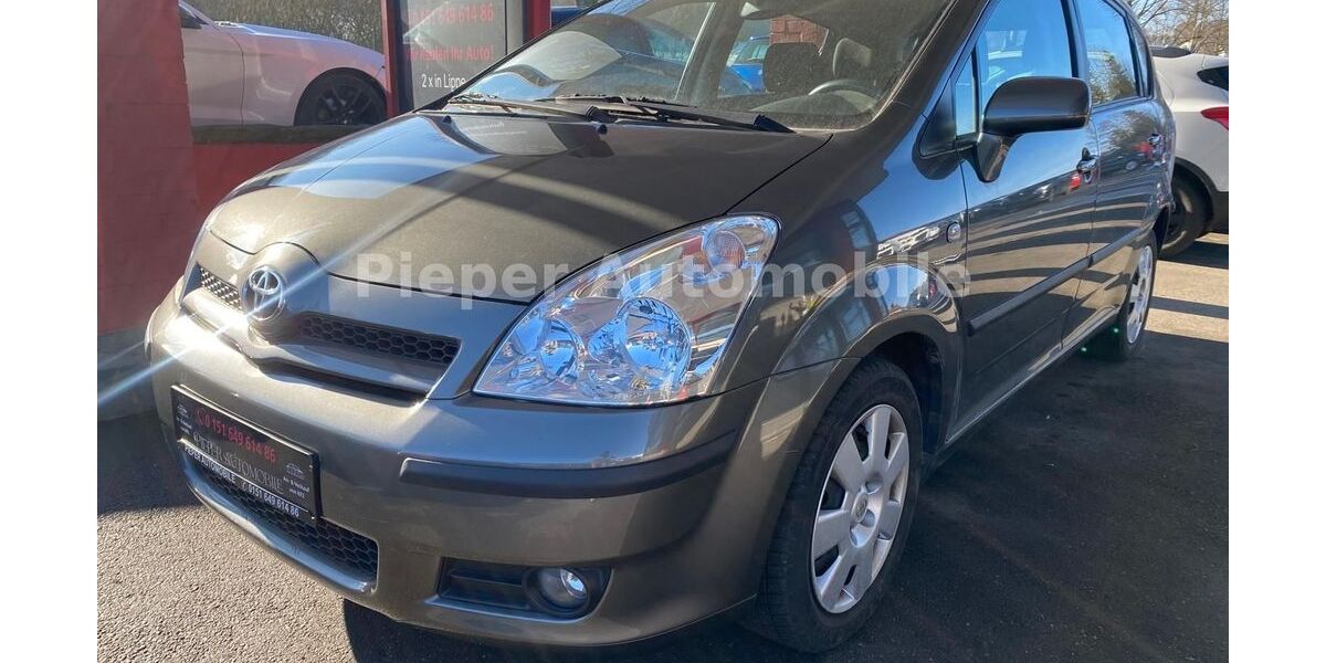 Toyota Corolla Verso 50.000 km 7.950 &euro; Oerlinghausen 33813