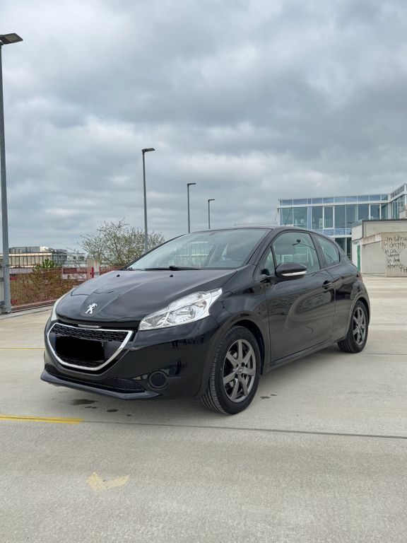 Peugeot 208 140.000 km 3.690 € Paderborn 33104