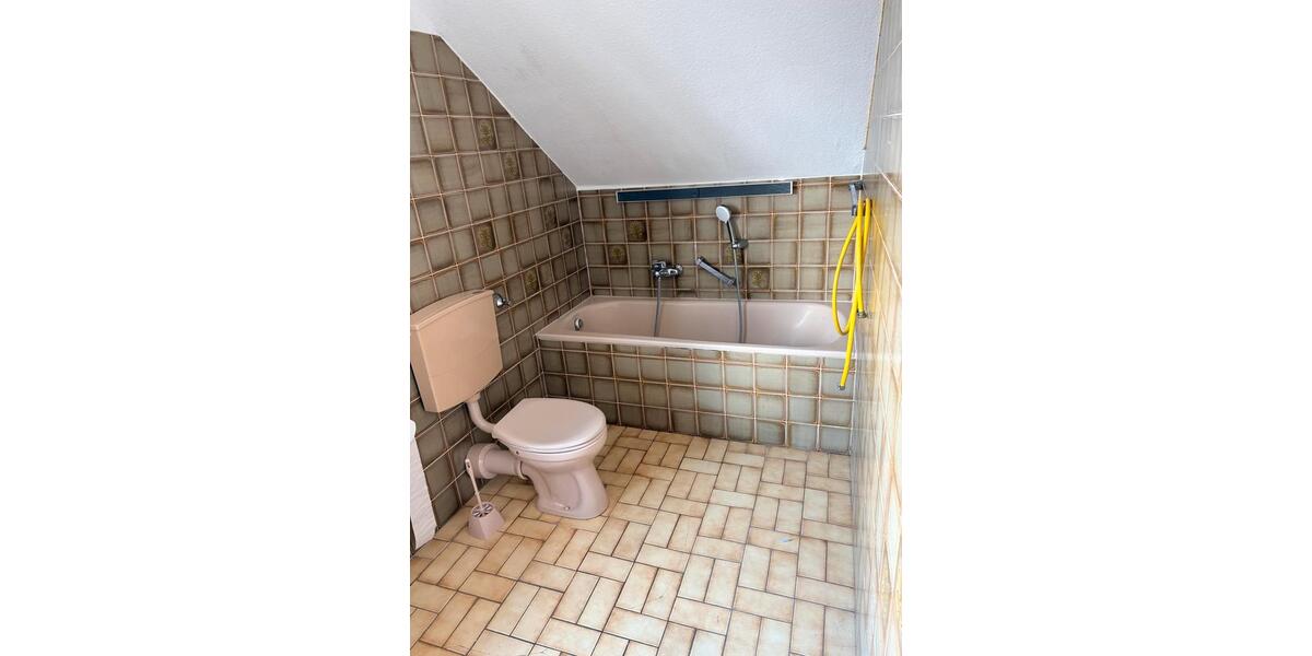 Dachgeschoßwohnung Detmold - 2 Zimmer, 75 m&sup2;, 830&euro; | Angebot:25234050