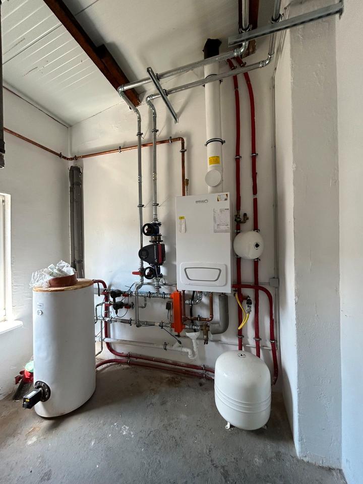 570 m² Warmhalle mit Büro-Sozialräumen und Stellplätzen zimmer