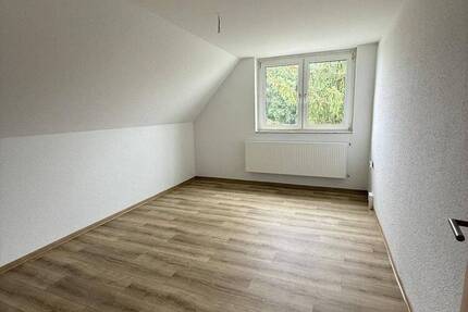 Stauchitz...Sonnige Dachgeschoss-Wohnung - neues Bad!!! - einfach alles neu renoviert!!!