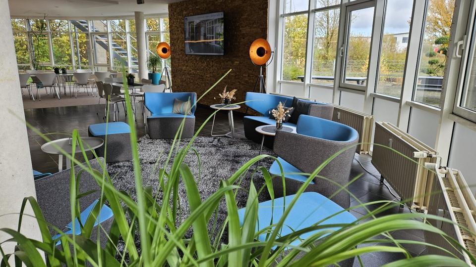 GILDE-Forum Detmold: 122 m² Büro, perfekt aufgeteilt u. mit eigener Zufahrt zimmer