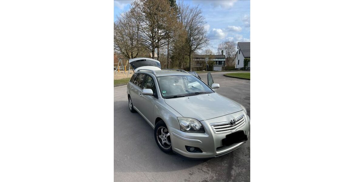 Toyota Avensis 200.000 km 3.100 &euro; Detmold 32756