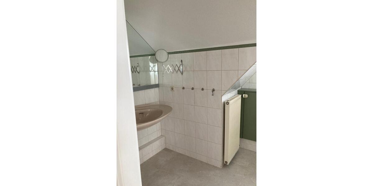 Dachgeschoßwohnung Bad Driburg - 4 Zimmer, 110 m&sup2;, 690&euro; | Angebot:26665405