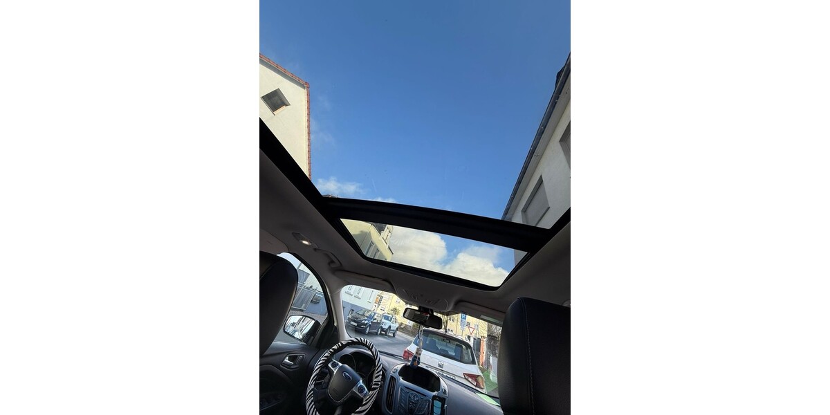 Ford Kuga 133.000 km 8.900 &euro; Lippstadt 59555