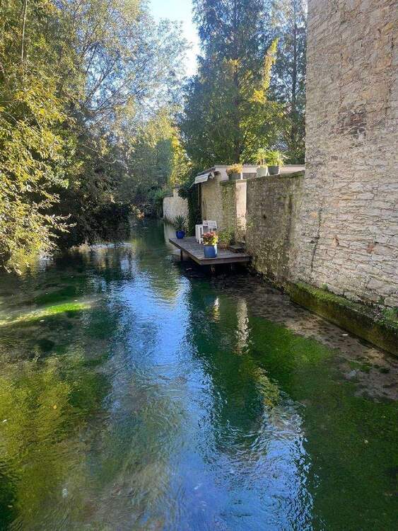 Geschichte trifft Idylle - Wohnen am Wasser im Denkmal 2 zimmer