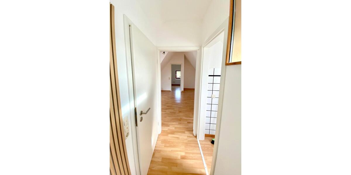 Dachgeschoßwohnung Schlangen - 2 Zimmer, 30 m&sup2;, 375&euro; | Angebot:27600496