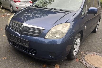 Toyota Corolla Verso 273.000 km 1.499 € Paderborn 33100