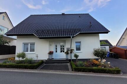 Haus Bad Driburg - 8 Zimmer, 140 m&sup2;, 460.000&euro; | Angebot:27204246