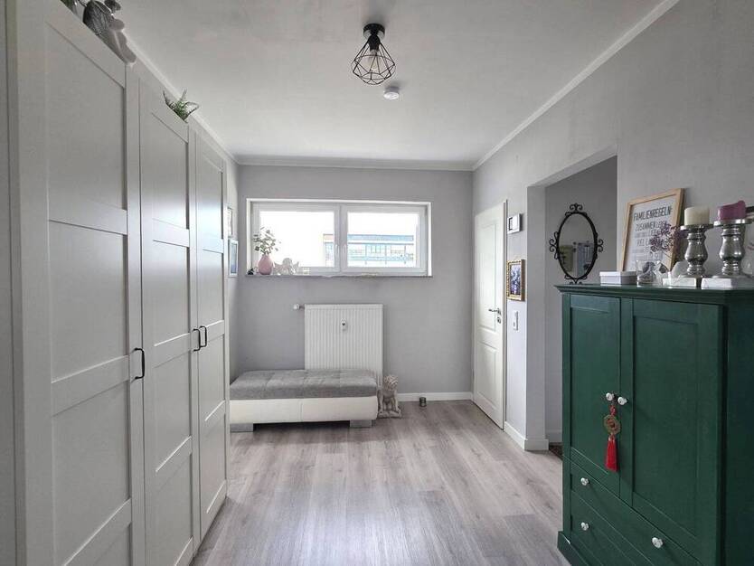 Charmante 3-Zimmer-Wohnung mit Loggia & Garage in Schloß Neuhaus