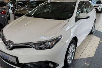 Toyota Auris 53.470 km 11.890 &euro; Paderborn-Elsen 33104