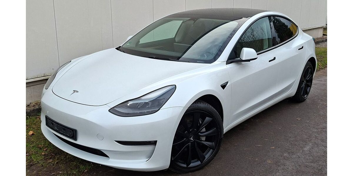 Tesla Model 3 94.500 km 28.499 &euro; Detmold 32758