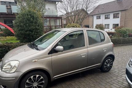 Toyota Yaris 178.000 km 4.000 € Brakel 33034
