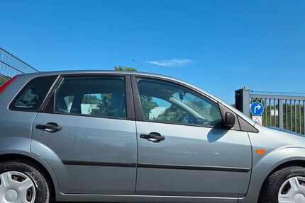 Ford Fiesta 85.000 km 2.499 &euro; Paderborn 33102