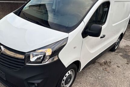 Opel Vivaro 49.706 km 12.990 &euro; Paderborn 33104