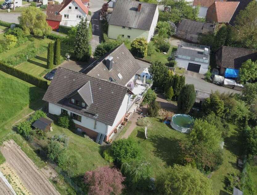 Haus zum Kaufen in Schieder-Schwalenberg 398.500 € 392.22 m²