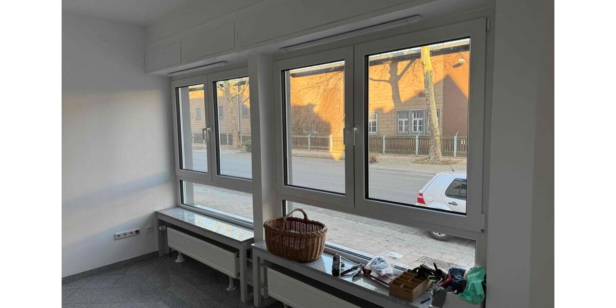 PB-Sennelager, 60 m2, EG - 3 ZK, umgebautes Ladenlokal 3 zimmer