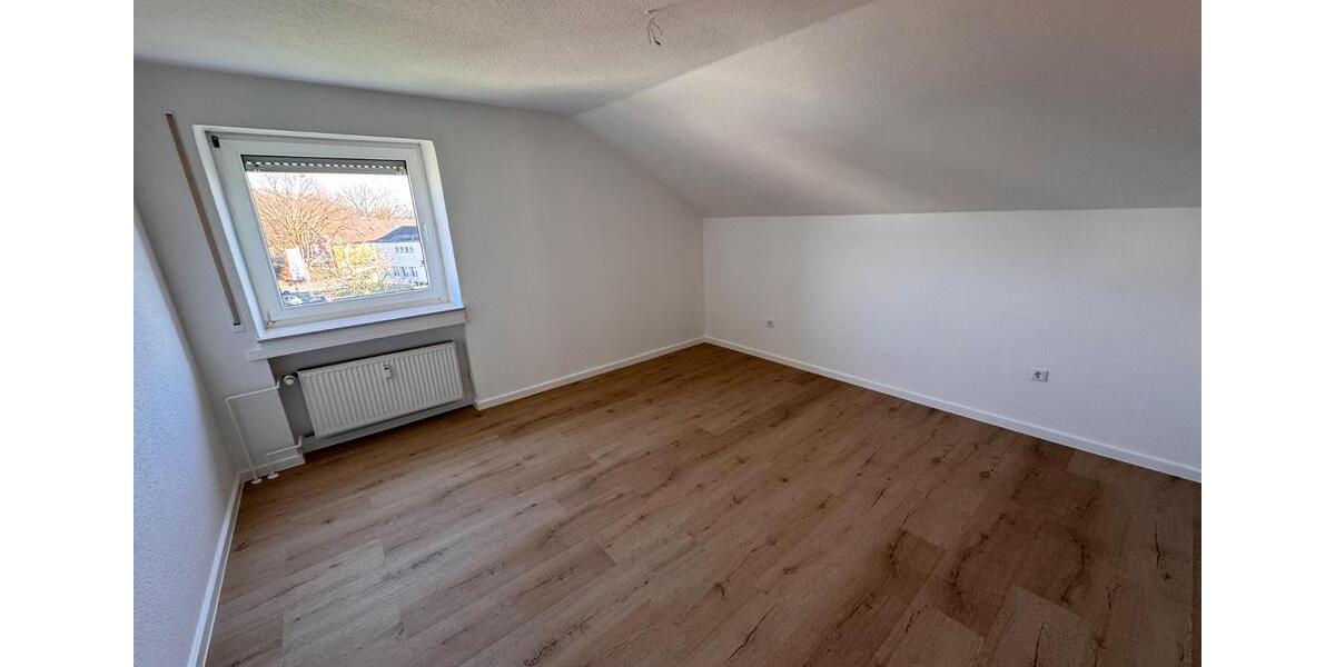 Renovierte Dachgeschosswohnung 3 zimmer