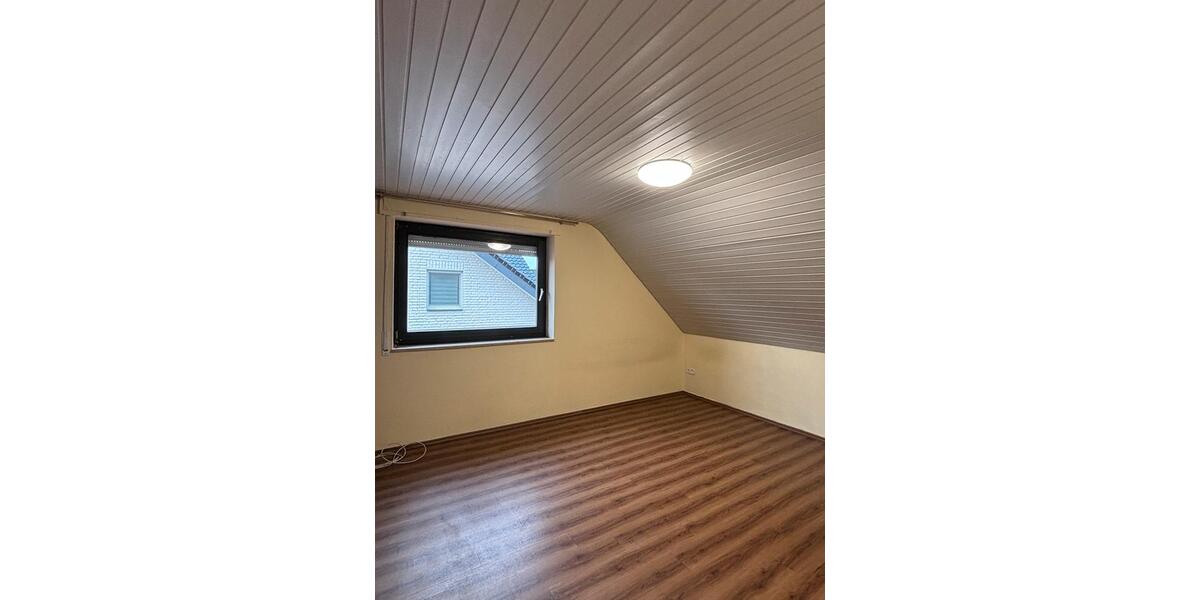 Dachgeschoßwohnung Delbrück - 4 Zimmer, 98 m&sup2;, 1.210&euro; | Angebot:27545422