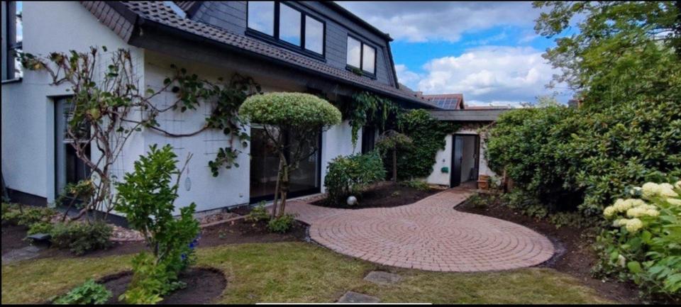 Einfamilienhaus Detmold - 10 Zimmer, 332 m&sup2;, 660.000&euro; | Angebot:26704805