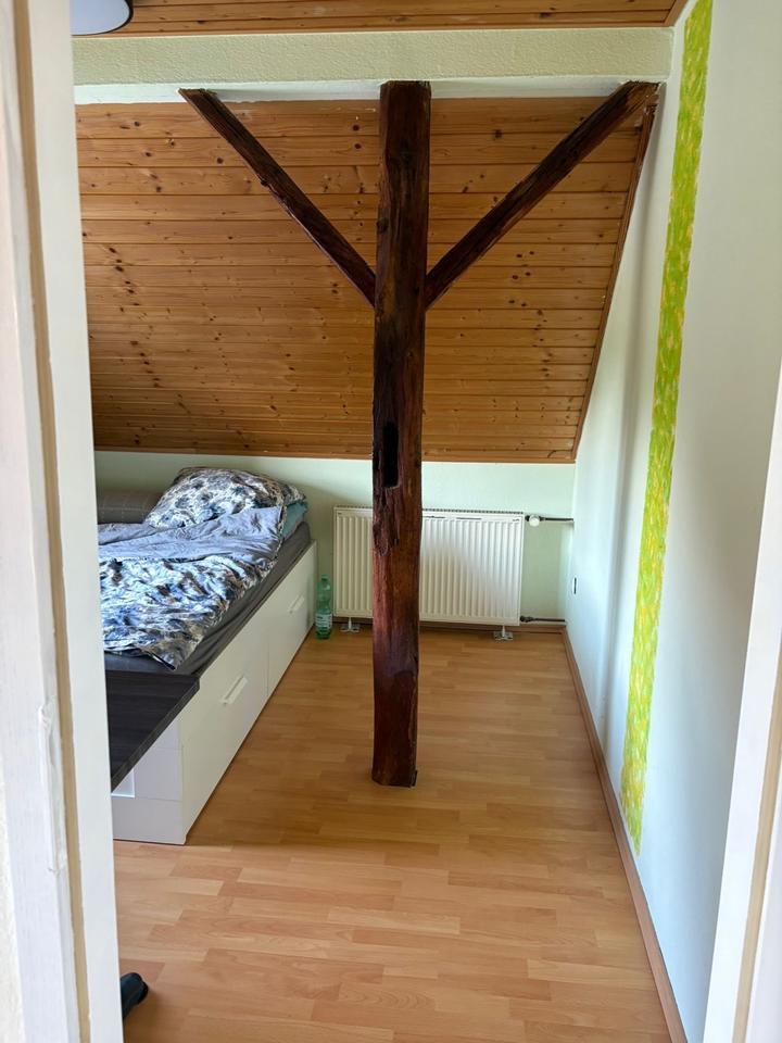Kleines Bruchsteinhaus auf Resthof