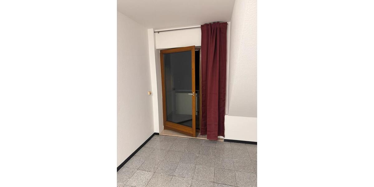 Dachgeschoßwohnung Paderborn - 1 Zimmer, 30 m&sup2;, 500&euro; | Angebot:26446359
