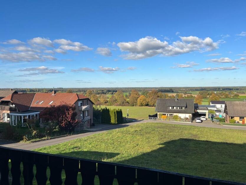 Schicke 4-Zi Wohnung + Balkon, Terrasse & Garten in Lübbecke zimmer