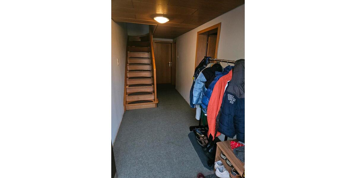 Renovierte Altbauhaushälfte mit Garage und Balkon 6 zimmer