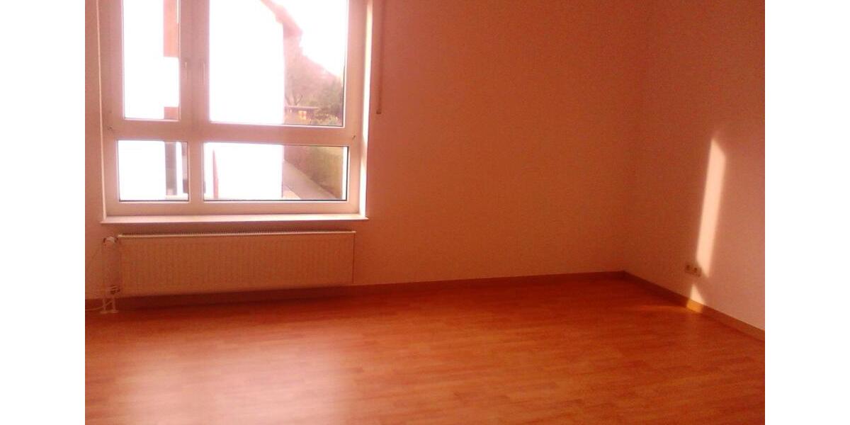 Gepflegte 2-Zimmer-Wohnung mit Balkon und Tiefgarage zimmer